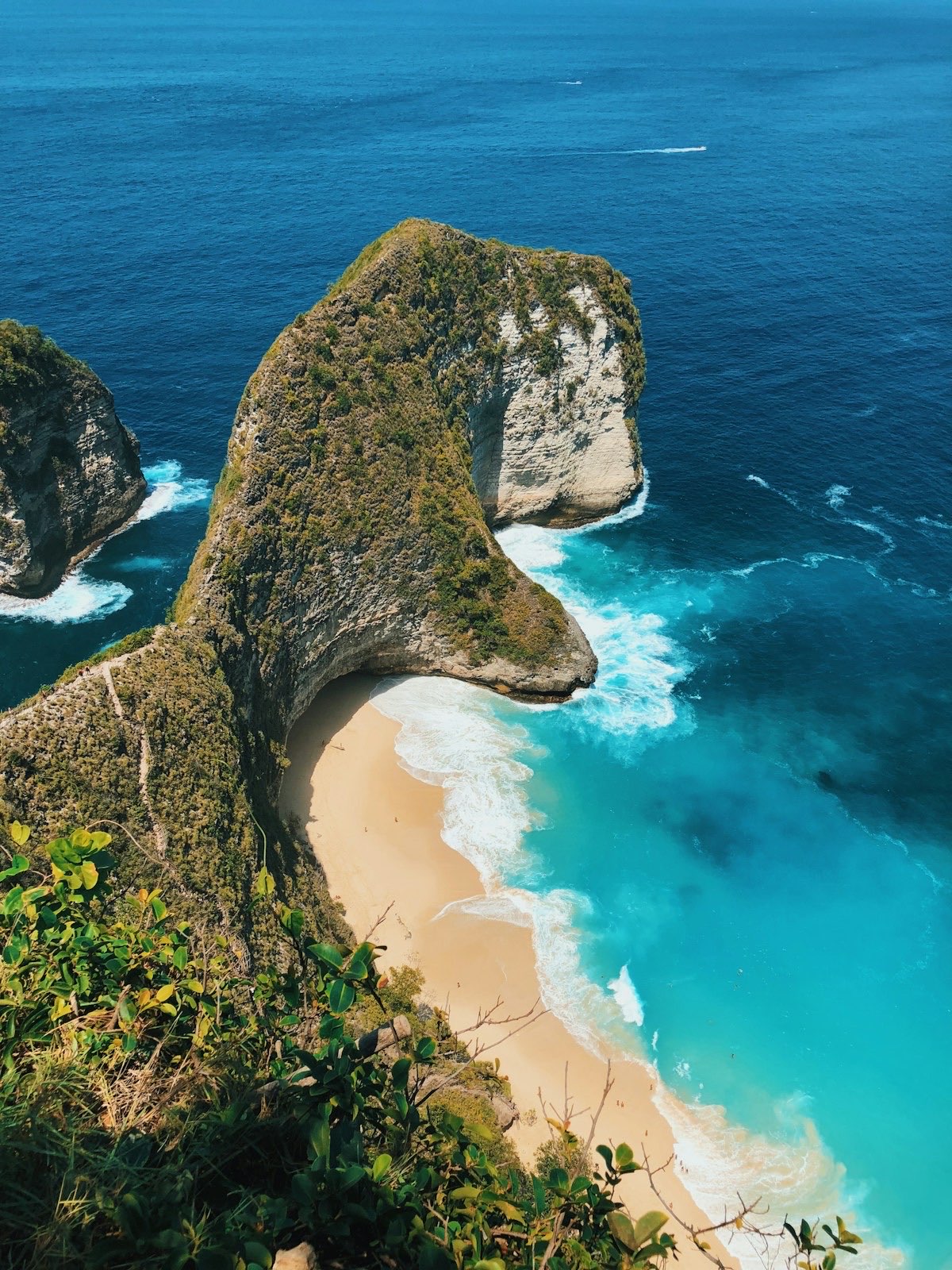 Kelingking Beach cliff viewpoint, Nusa Penida, Bali, Indonesia